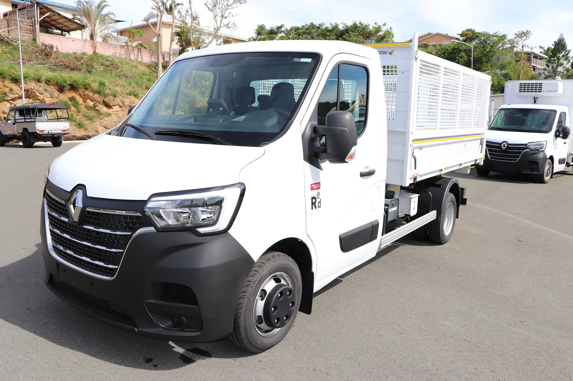 RENAULT TRUCKS MASTER RED POLYBRAS